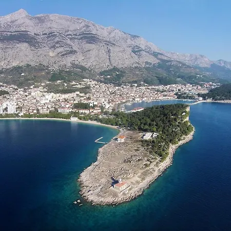 With A Parking Space - 18170 Apartment Makarska